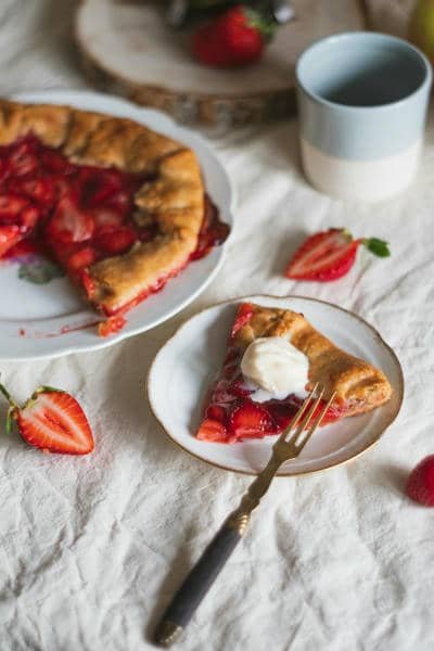 Strawberry summer cake